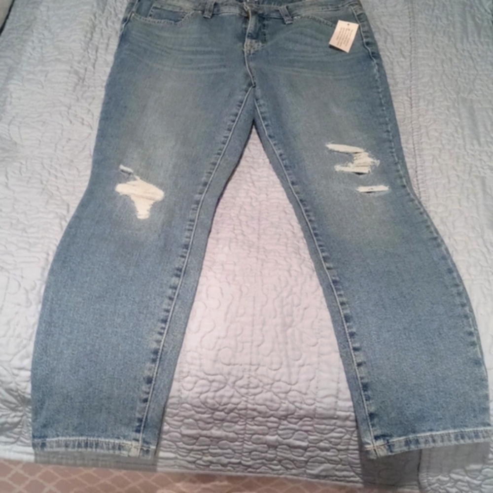 New jeans New with tags Women's style & Company.